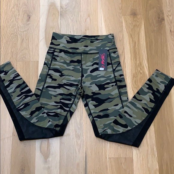 Camo Athletic Leggings - Picture 3 of 7